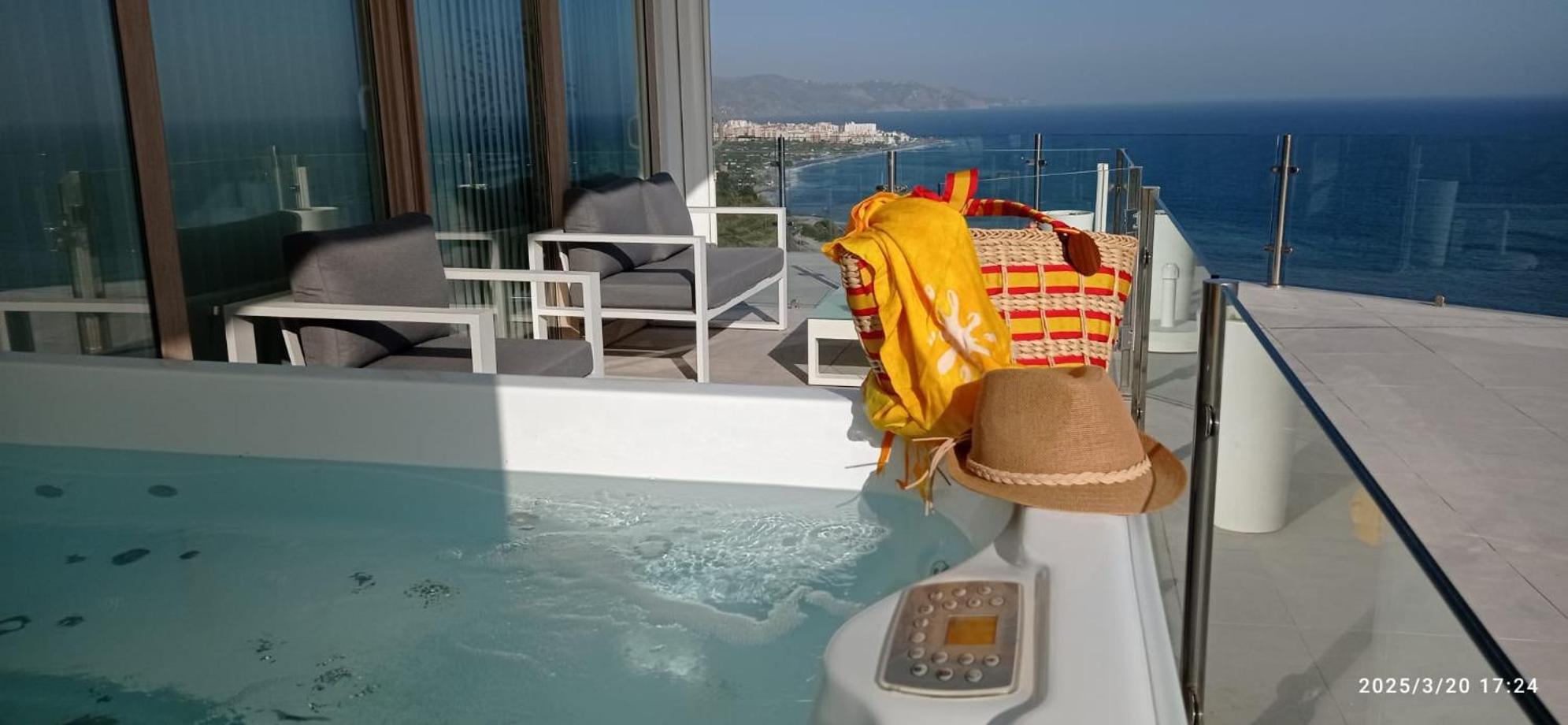 Apartamentos Martalia Nerja 토록스 외부 사진